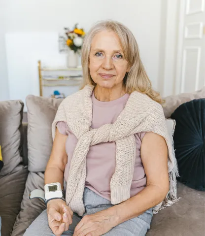 Une infirmière prenant soin d'un patient à domicile