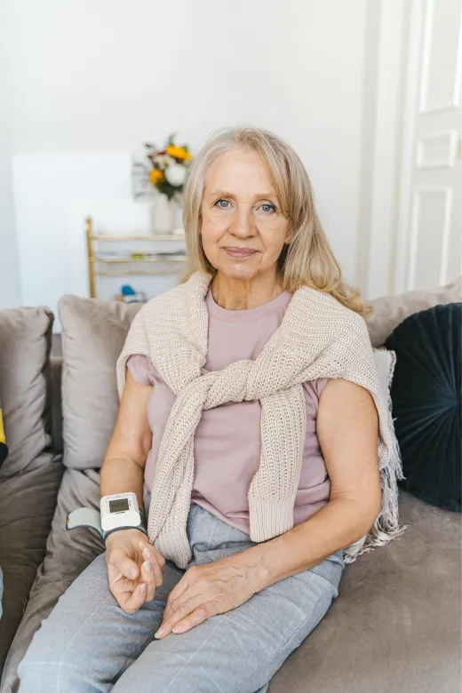 Une infirmière prenant soin d'un patient à domicile