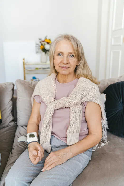 Une infirmière prenant soin d'un patient à domicile